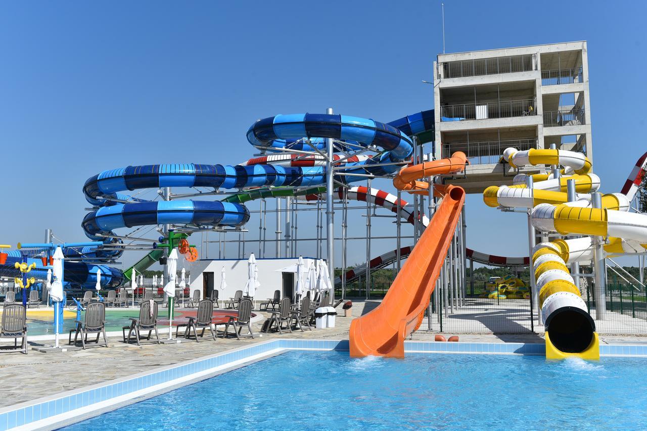 Topola Skies Resort & Aquapark Kavarna Exterior photo